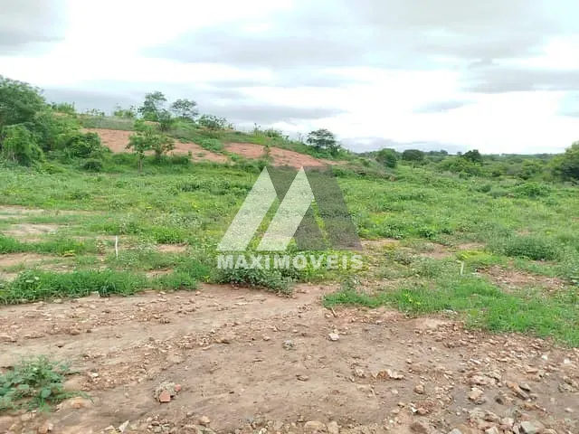 Terreno com 144m², à venda, no bairro Alto Paraiso em Araçuaí