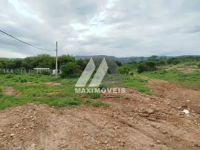 Terreno com 144m², à venda, no bairro Alto Paraiso em Araçuaí