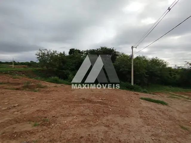Terreno com 144m², à venda, no bairro Alto Paraiso em Araçuaí