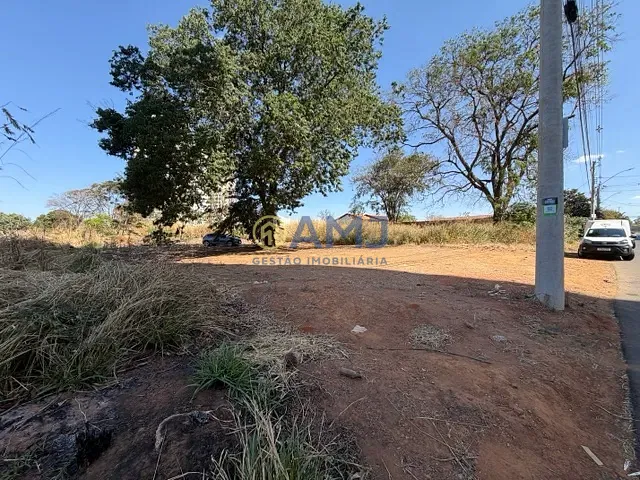 Terreno com 802m², à venda, no bairro Vila Rosa em Goiânia