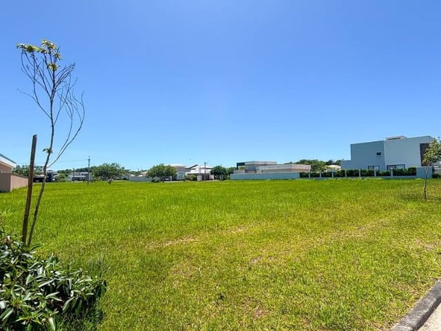 Terreno com 472m², à venda, no bairro Loteamento Extensao Do Serrama em Rio das Ostras