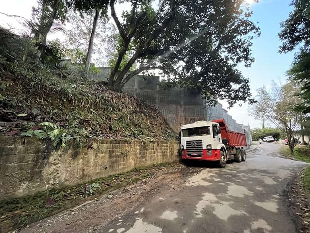Terreno com 570m², à venda, no bairro Chácara São João em Carapicuíba