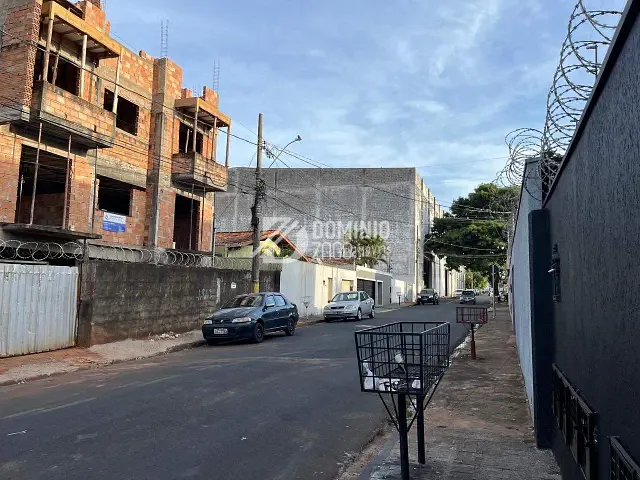 Terreno com 300m², à venda, no bairro Vila Alvorada em Uberaba