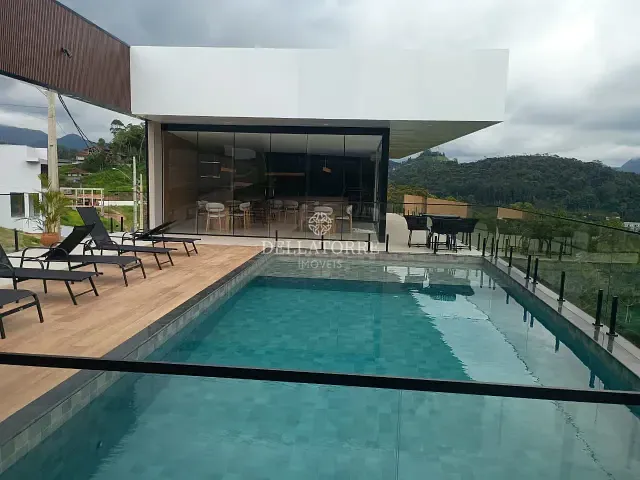 Terreno com 243m², à venda, no bairro Ermitage em Teresópolis