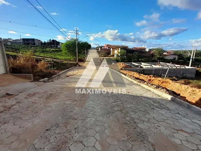 Terreno com 360m², à venda, no bairro São Francisco 2 em Araçuaí