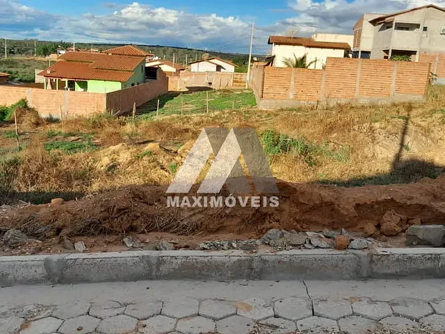 Terreno com 360m², à venda, no bairro São Francisco 2 em Araçuaí