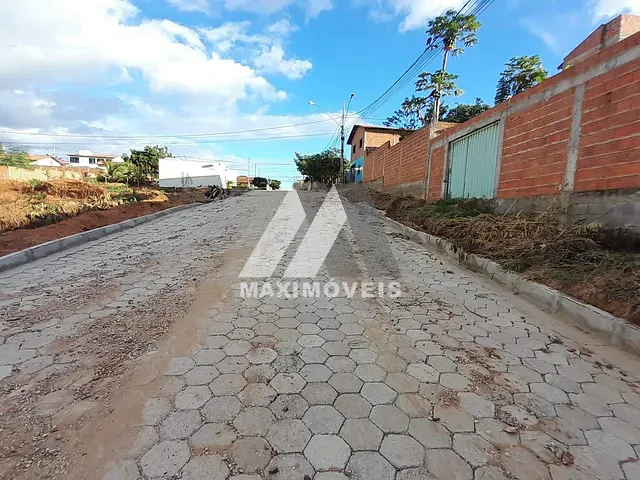 Terreno com 360m², à venda, no bairro São Francisco 2 em Araçuaí