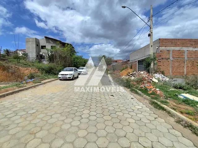Terreno com 360m², à venda, no bairro J K em Araçuaí