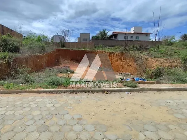 Terreno com 360m², à venda, no bairro J K em Araçuaí