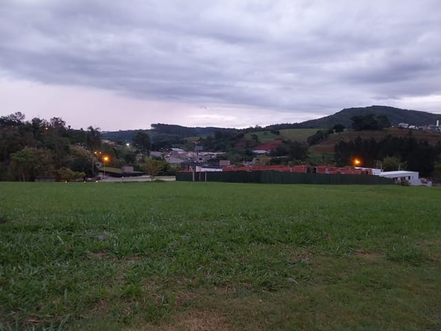 Terreno com 676m², à venda, no bairro Loteamento Residencial Vale das Águas em Itatiba