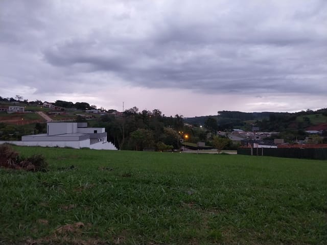 Terreno com 676m², à venda, no bairro Loteamento Residencial Vale das Águas em Itatiba