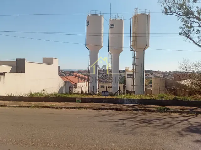 Terreno com 411m², à venda, no bairro Jardim Ouro Verde em Guaxupé