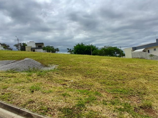 Terreno com 300m², à venda, no bairro Loteamento Fechado Jardim Pôr do Sol em São João da Boa Vista