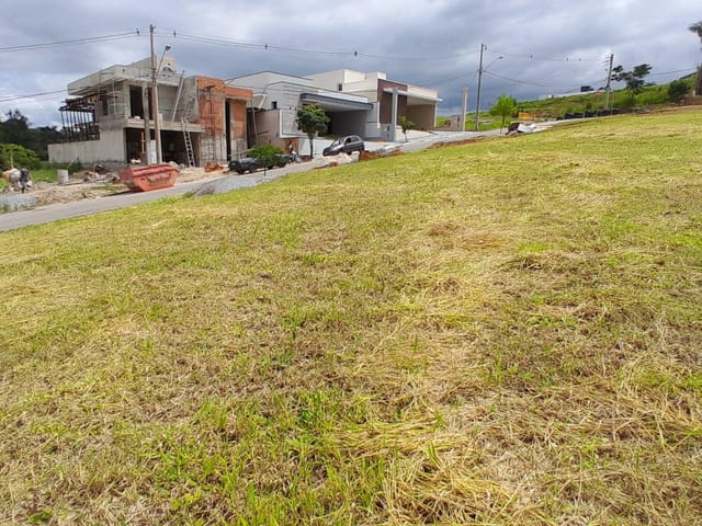 Terreno com 300m², à venda, no bairro Loteamento Fechado Jardim Pôr do Sol em São João da Boa Vista