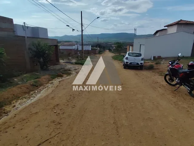 Terreno com 240m², à venda, no bairro Alto Paraiso em Araçuaí