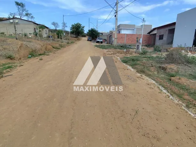 Terreno com 240m², à venda, no bairro Alto Paraiso em Araçuaí