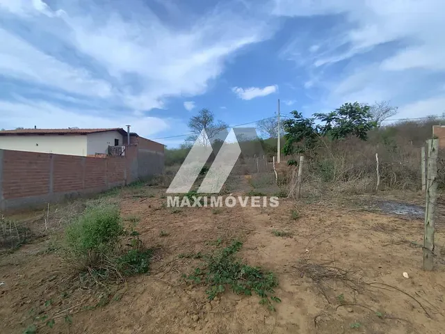 Terreno com 240m², à venda, no bairro Alto Paraiso em Araçuaí