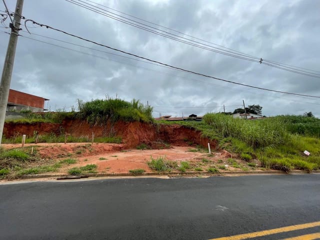 Terreno com 390m², à venda, no bairro Loteamento Villa Realle em Louveira