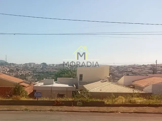 Terreno com 499m², à venda, no bairro Jardim Ouro Verde em Guaxupé