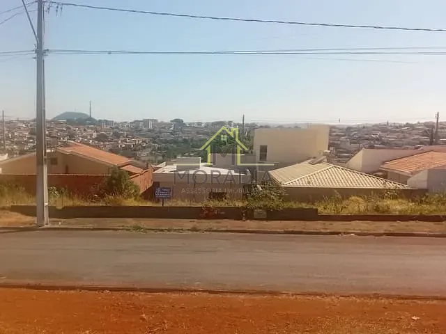 Terreno com 499m², à venda, no bairro Jardim Ouro Verde em Guaxupé