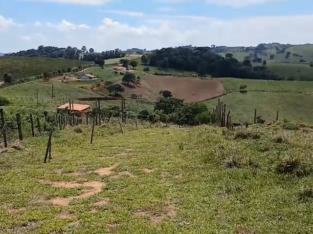 Terreno com 700m², à venda, no bairro Ribeirão dos Bugres em Caldas