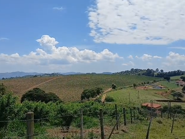 Terreno com 700m², à venda, no bairro Ribeirão dos Bugres em Caldas