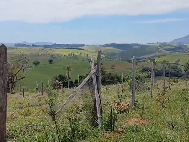 Terreno com 700m², à venda, no bairro Ribeirão dos Bugres em Caldas