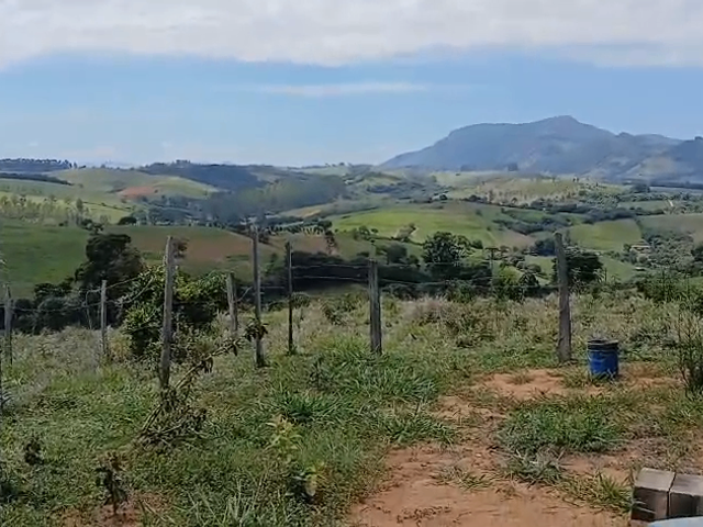 Terreno com 700m², à venda, no bairro Ribeirão dos Bugres em Caldas