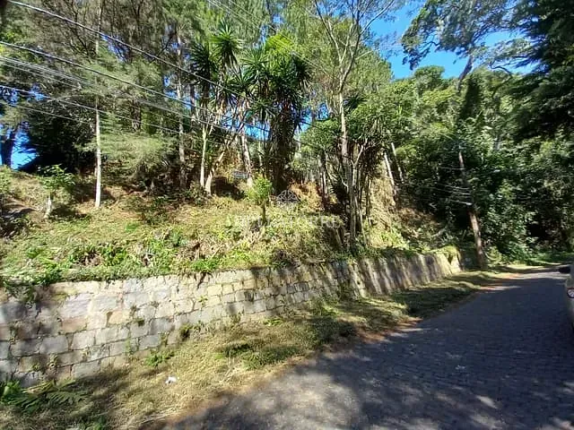 Terreno com 670m², à venda, no bairro Cascata dos Amores em Teresópolis