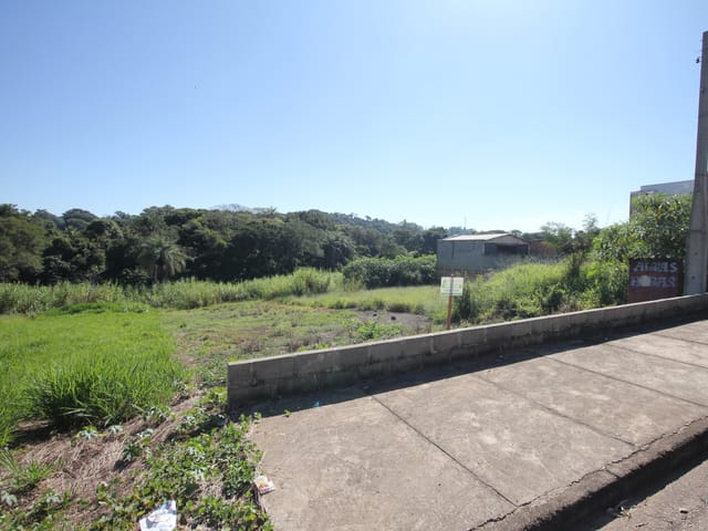 Terreno com 462m², à venda, no bairro Jardim dos Ipês III em São João da Boa Vista
