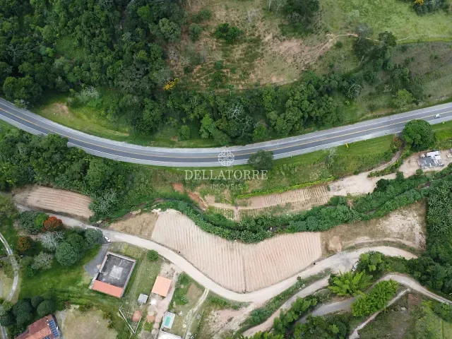 Terreno com 2056m², à venda, no bairro Volta do Pião em Teresópolis