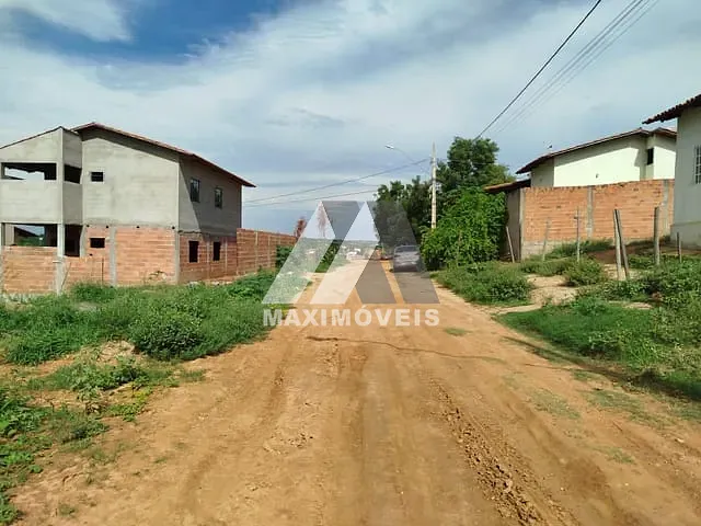 Terreno com 180m², à venda, no bairro São Francisco II em Araçuaí