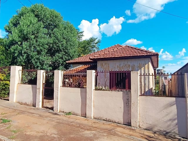 Terreno com 588m², à venda, no bairro Centro em Cambé