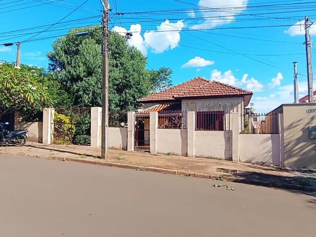Terreno com 588m², à venda, no bairro Centro em Cambé