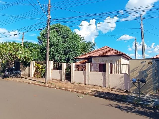 Terreno com 588m², à venda, no bairro Centro em Cambé