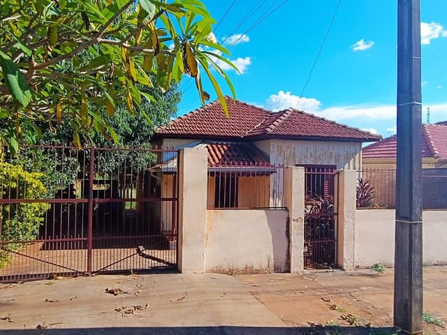 Terreno com 588m², à venda, no bairro Centro em Cambé