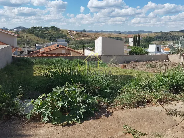 Terreno com 450m², à venda, no bairro Residencial Nova Floresta em Guaxupé