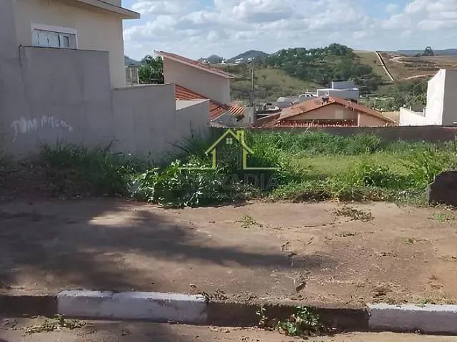 Terreno com 450m², à venda, no bairro Residencial Nova Floresta em Guaxupé