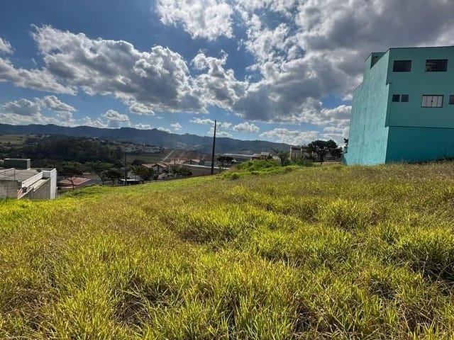 Terreno com 350m², à venda, no bairro Extremaville em Extrema