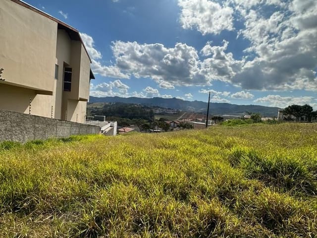 Terreno com 350m², à venda, no bairro Extremaville em Extrema