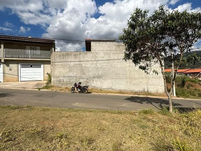 Terreno com 350m², à venda, no bairro Extremaville em Extrema