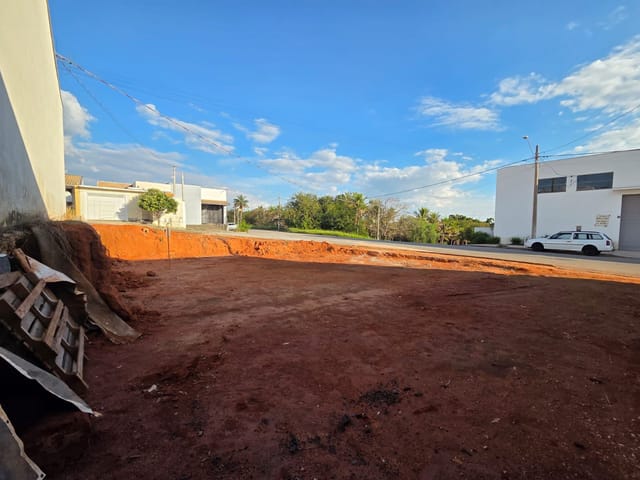 Terreno com 308m², à venda, no bairro Jardim dos Jacarandás Fase 1 em São João da Boa Vista