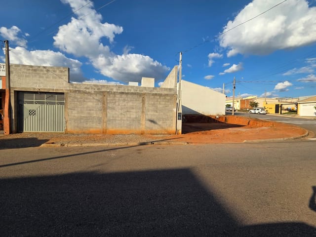 Terreno com 308m², à venda, no bairro Jardim dos Jacarandás Fase 1 em São João da Boa Vista