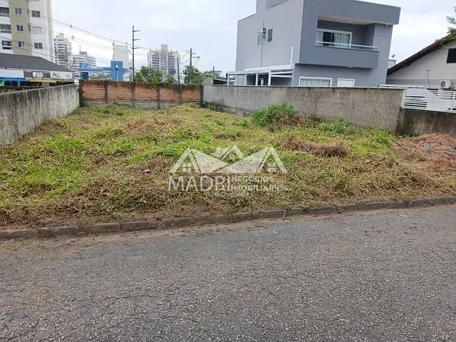 Terreno com 360m², à venda, no bairro Pedra Branca em Palhoça