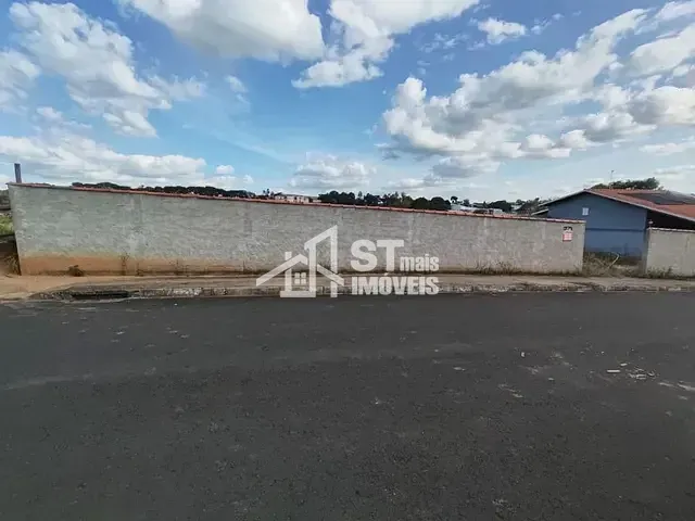 Terreno com 316m², à venda, no bairro Morada Dos Passaros em Andradas