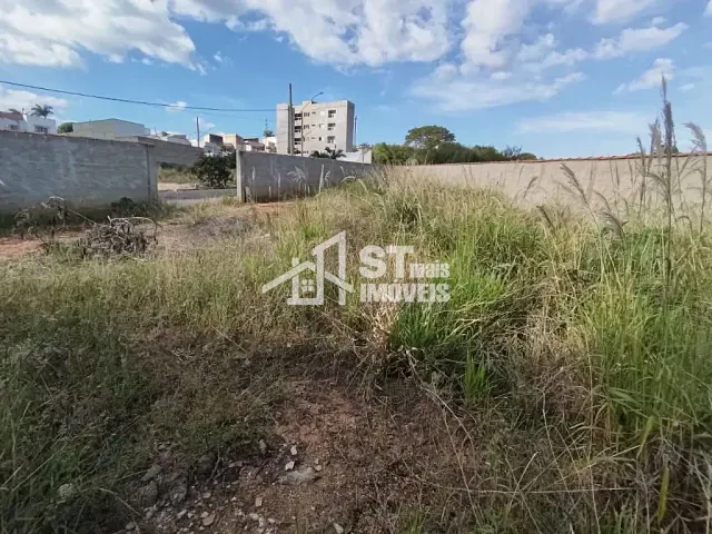 Terreno com 316m², à venda, no bairro Morada Dos Passaros em Andradas