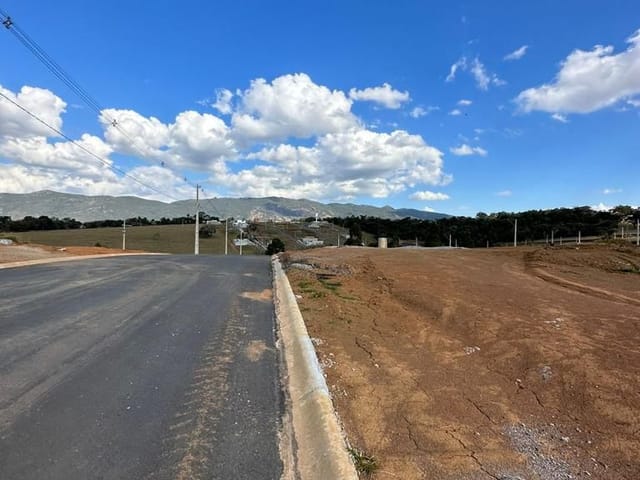 Terreno com 215m², à venda, no bairro Mirante Do Matão em Extrema
