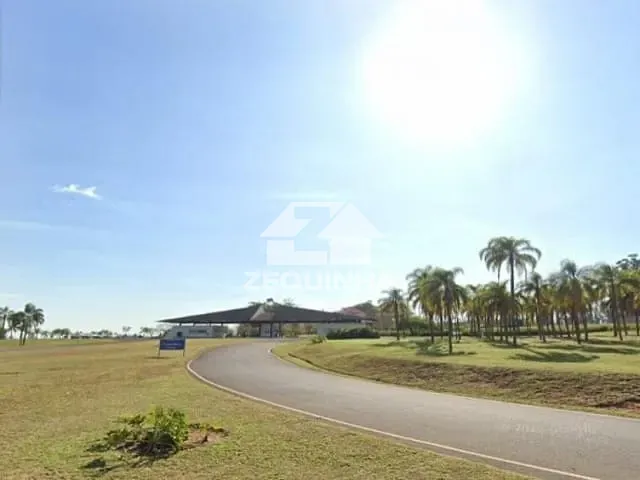 Terreno com 450m², à venda, no bairro Centro em Aguas De Santa Barbara