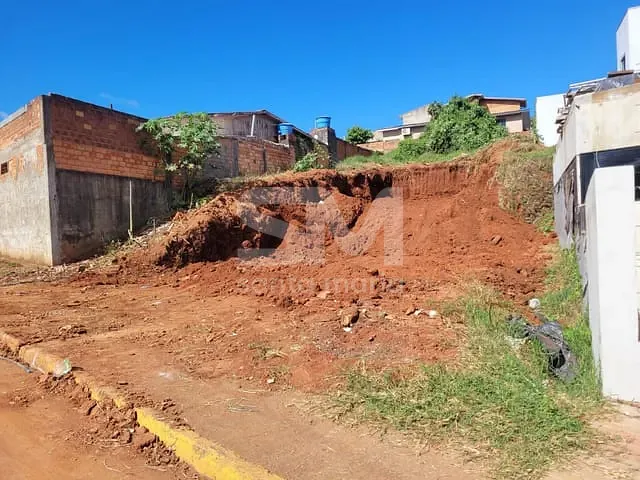 Terreno com 354m², à venda, no bairro Pinheirinho em Chapecó