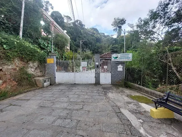 Terreno com 332m², à venda, no bairro Quebra Frascos em Teresópolis